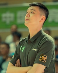 辽篮旗开得胜杨鸣C位获表扬！强援大夸特夸队友，二老也没有闲着