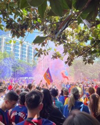 开云登录入口地址-【现场】圣马梅斯成红蓝海洋，巴萨女足开创全新时代